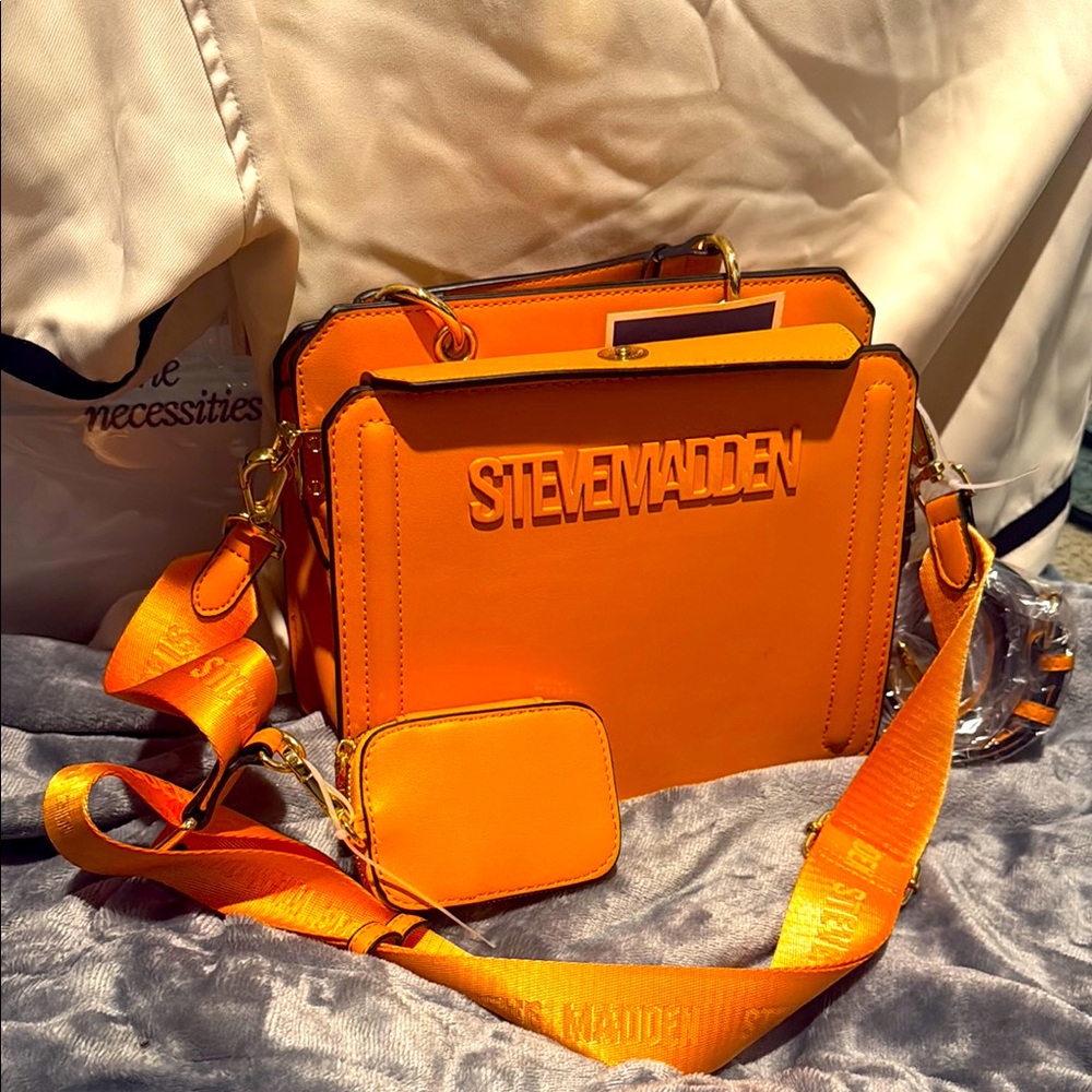 Steve Madden Vibrant Orange Crossbody Bag with Adjustable Strap